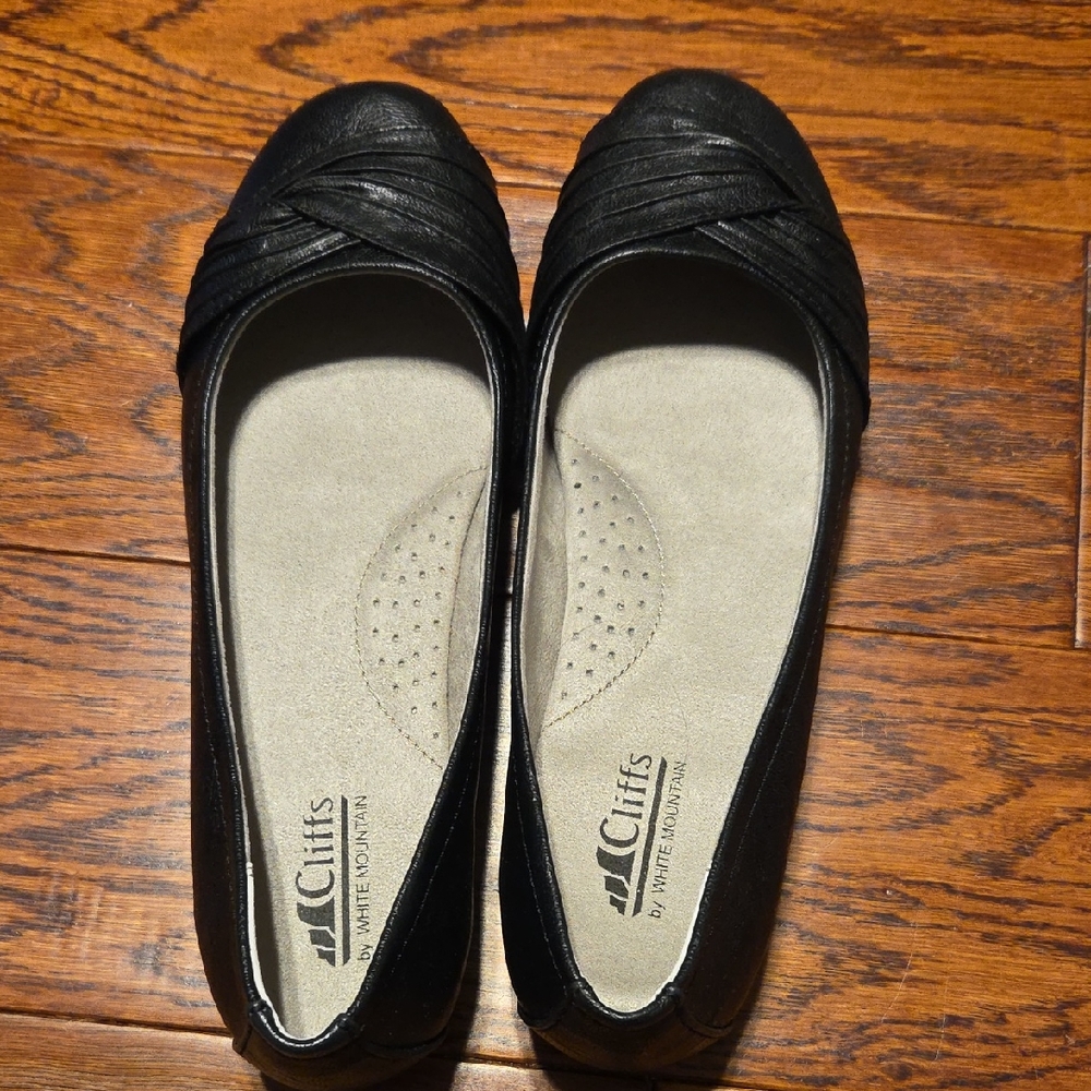Cliffs by White Mountain Hilt Black Flats